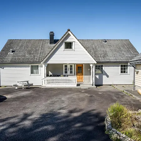 Seievika By Interhome Brekke (Sogn og Fjordane)